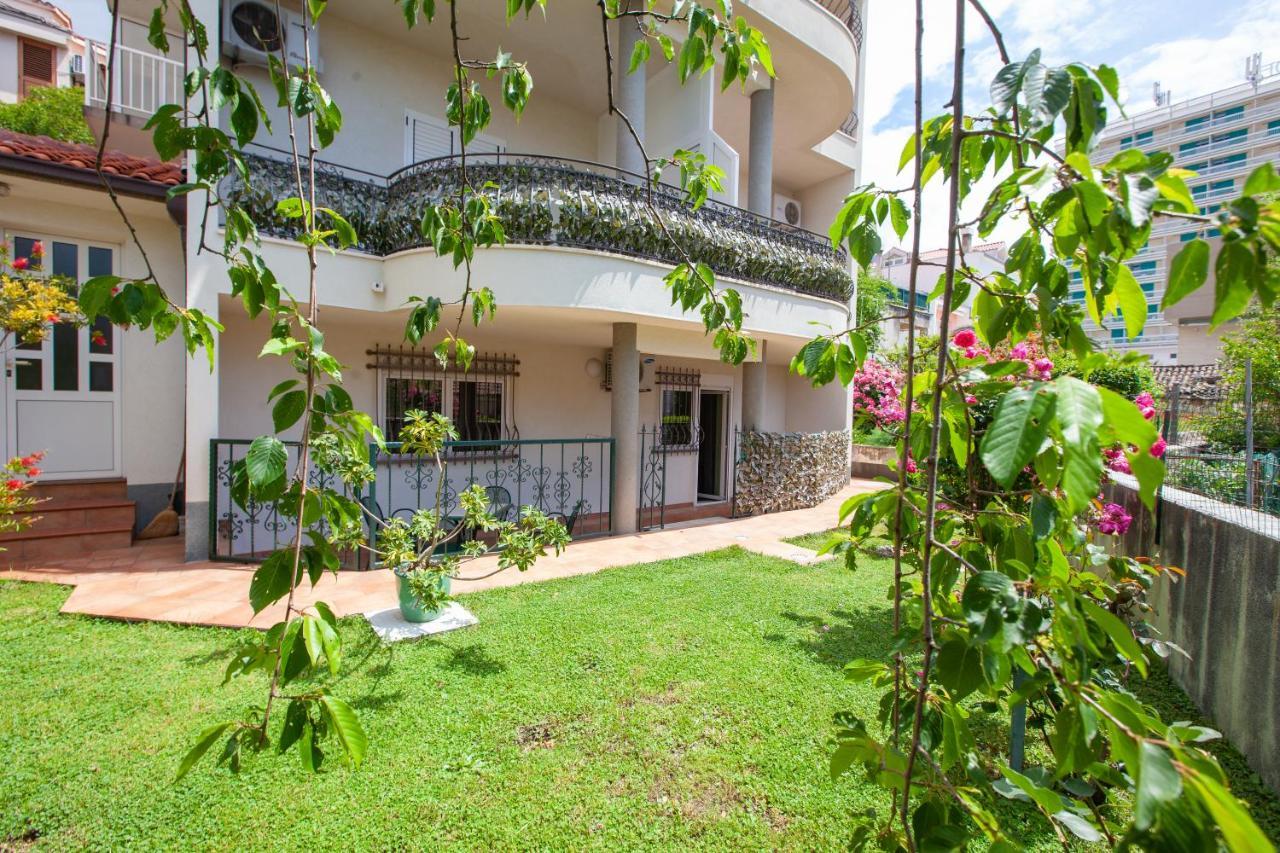 Apartments Cvjetni Dvori Makarska Exterior foto