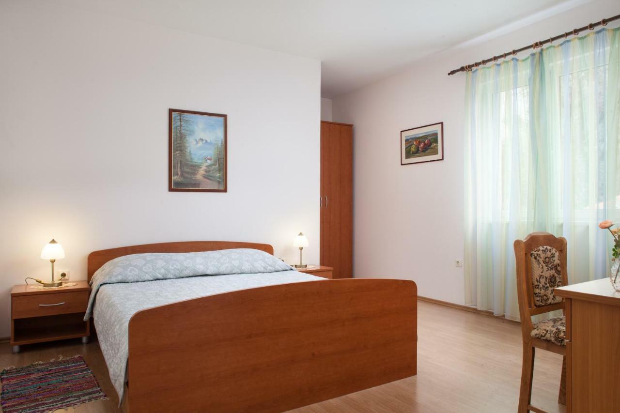 Apartments Cvjetni Dvori Makarska Exterior foto