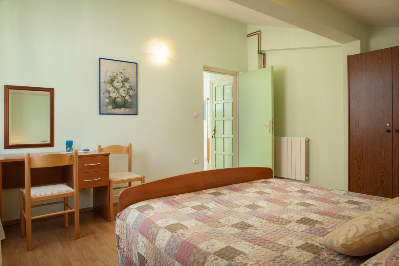 Apartments Cvjetni Dvori Makarska Exterior foto