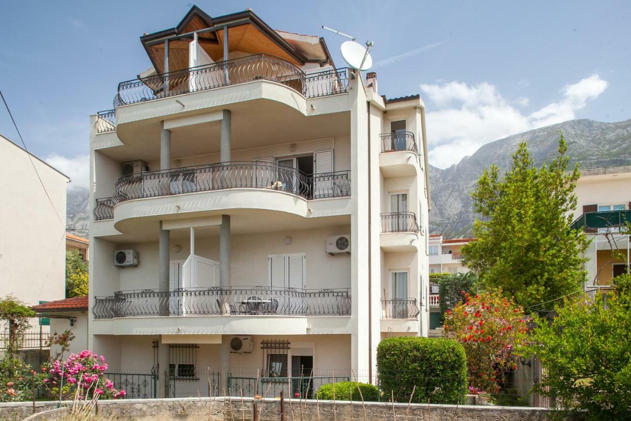 Apartments Cvjetni Dvori Makarska Exterior foto
