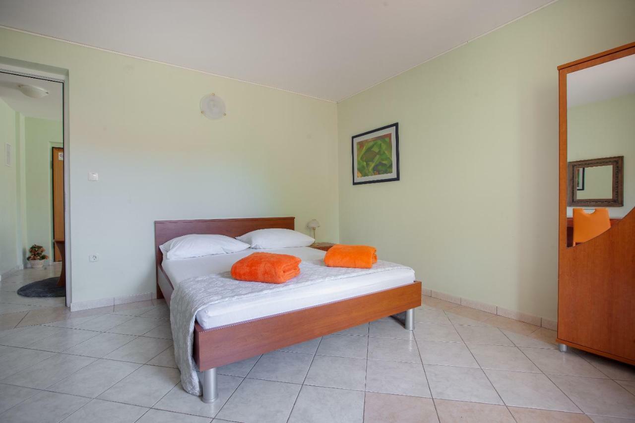 Apartments Cvjetni Dvori Makarska Exterior foto